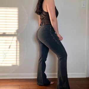 Amuse Society high-waisted flare jeans with studded details // raw hem / size 28